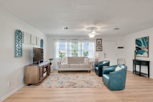 Building Photo - 539 W Osceola St