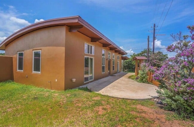 Building Photo - 658 Maple Ln