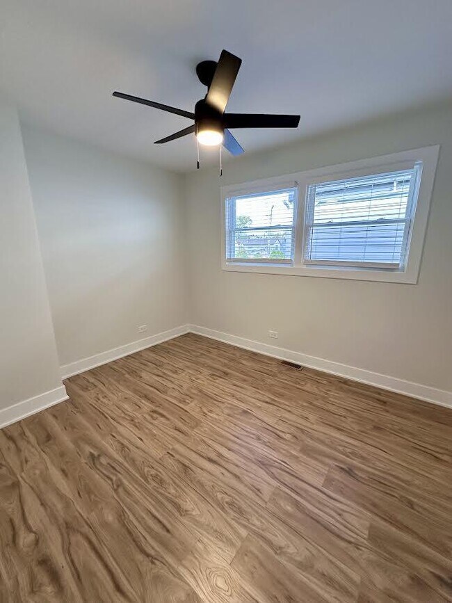 Building Photo - 3 bedroom in Chicago IL 60618