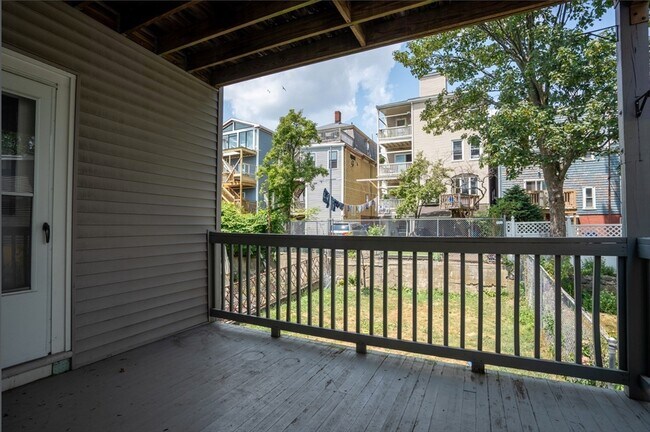 Building Photo - 420 Saratoga St