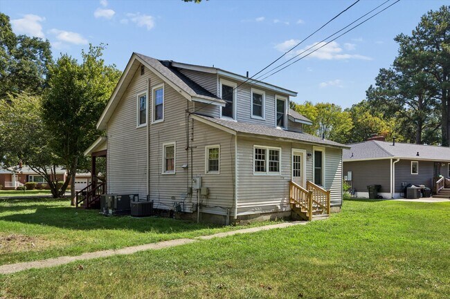 Building Photo - 144 Nelson Dr