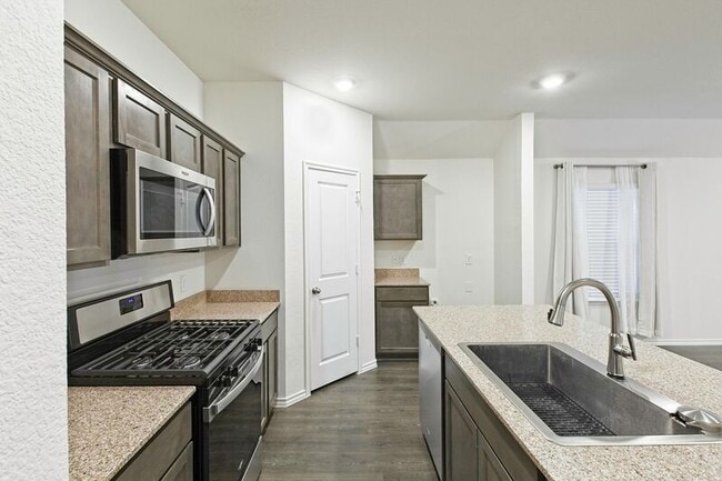 Building Photo - 1111 Emerald Gate Dr