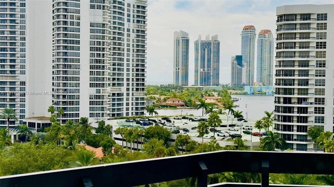 Building Photo - 3500 Mystic Pointe Dr