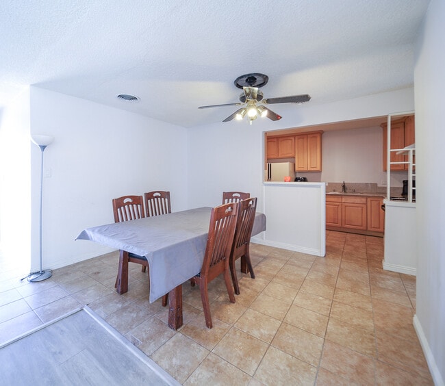 Building Photo - 118 E Shady Grove Dr