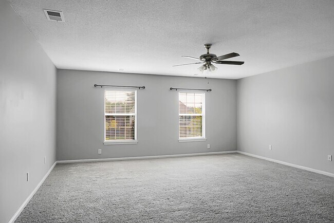 Building Photo - Spacious 2 Story, 4 BR, 2.5 BA, 2 Car Gara...
