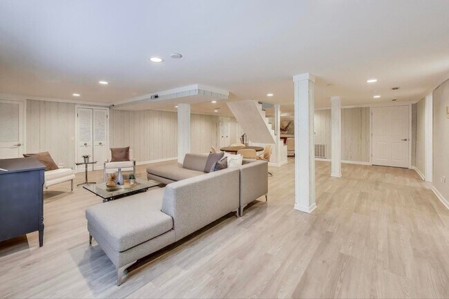 Building Photo - 2408 Cumberland Cir