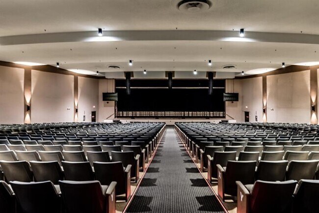 Building Photo - 4058 Ainslie Dr