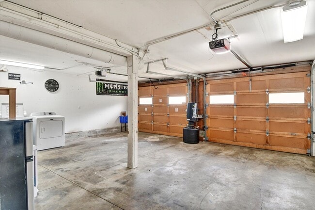 Building Photo - Spacious & Stylish Home in Pacifica’s Desirable Fairmont Neighborhood