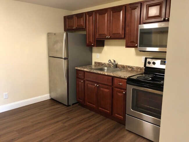 Building Photo - 65 Log St