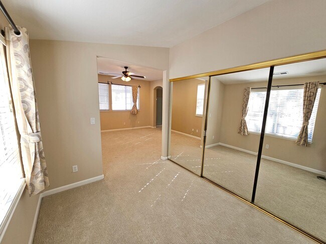 Building Photo - Charming 4 Bed 3 Bath Townhome near Santana Row Available Now!!