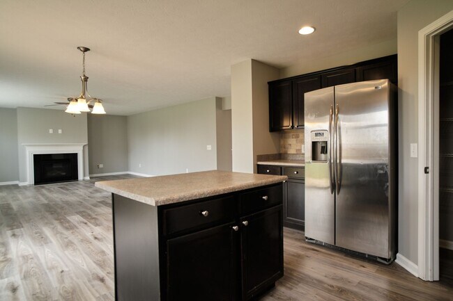 Building Photo - 4BDRM, 2.5 BA with finished basement in Westminster