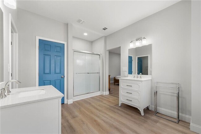 Building Photo - 450 Oliver Ridge Dr