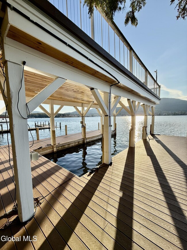 Building Photo - 16 Newton St