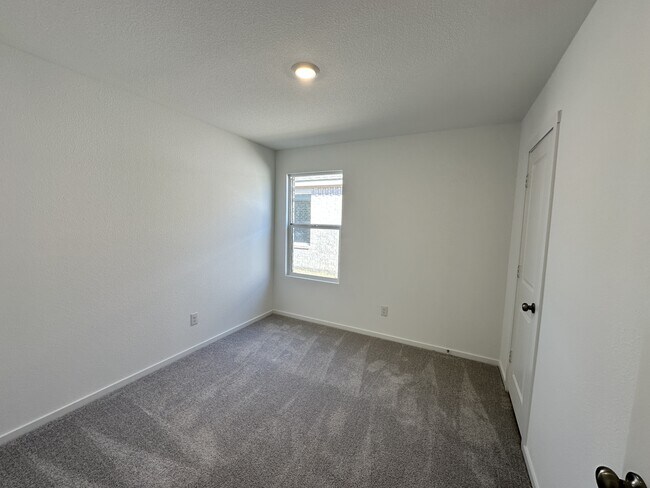 Building Photo - 1617 Elliott Rd