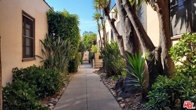 Building Photo - 1118 20th St