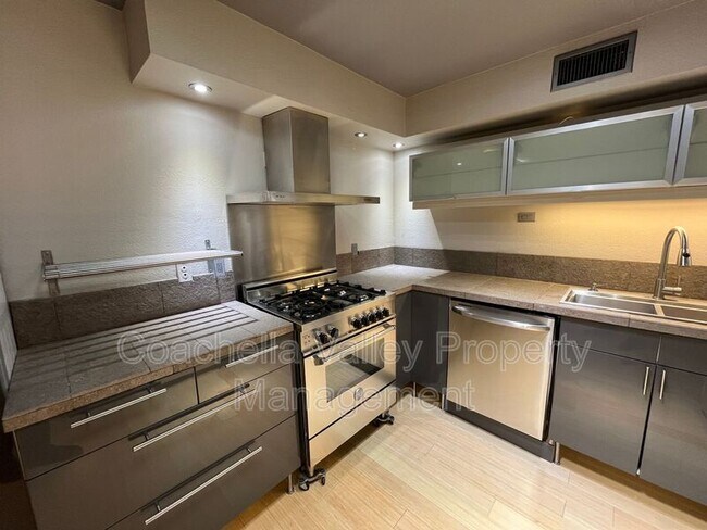 Building Photo - 2961 Sunflower Cir W