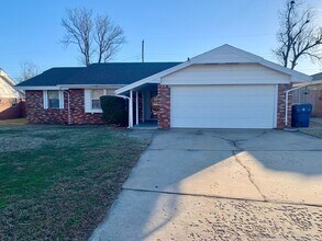 Building Photo - 2716 Chaucer Dr
