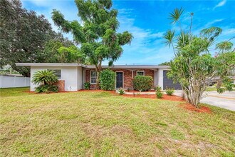 Building Photo - MOVE IN TO THIS SARASOTA HOME NOW WITH ZER...