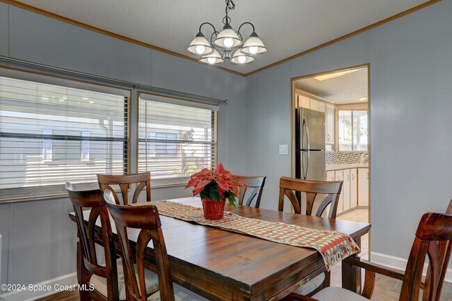 Building Photo - 561 Dolphin Cir