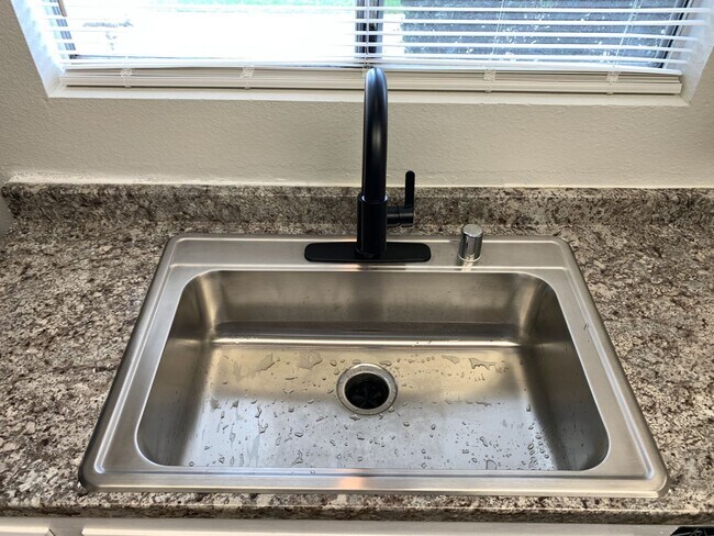 Building Photo - 4401 Parkwood Ct