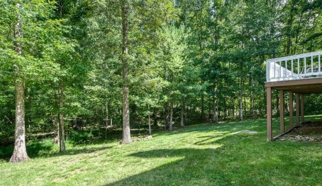 Building Photo - 3 bedroom / 2 bath Perfect location *Available for a 12 month lease* Unfurnished