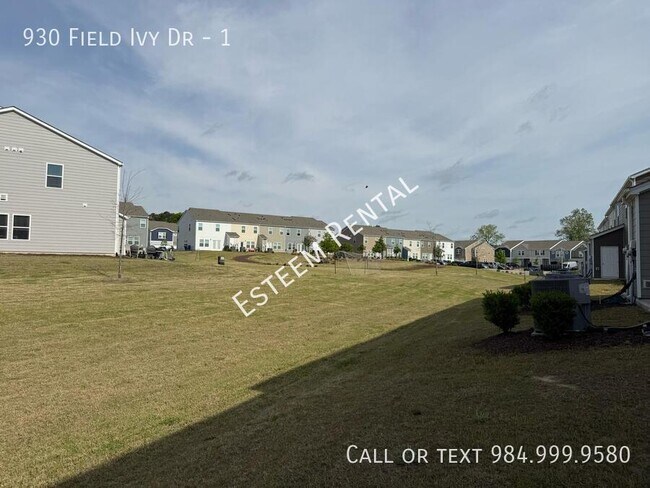 Building Photo - 930 Field Ivy Dr