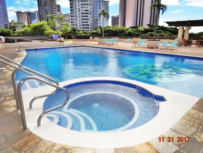 Building Photo - Yacht Harbor Towers- Diamond Head towers-9th floor-Marina/ocean views.