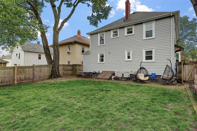 Building Photo - 167 Lafayette St