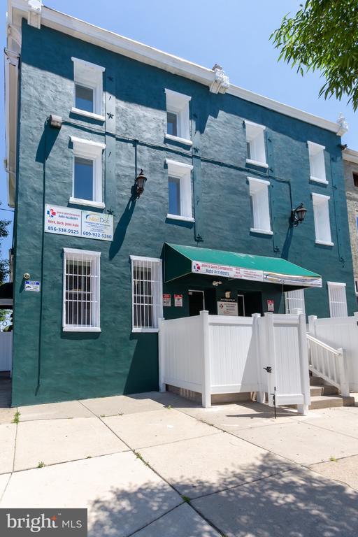 Building Photo - 602 Broadway