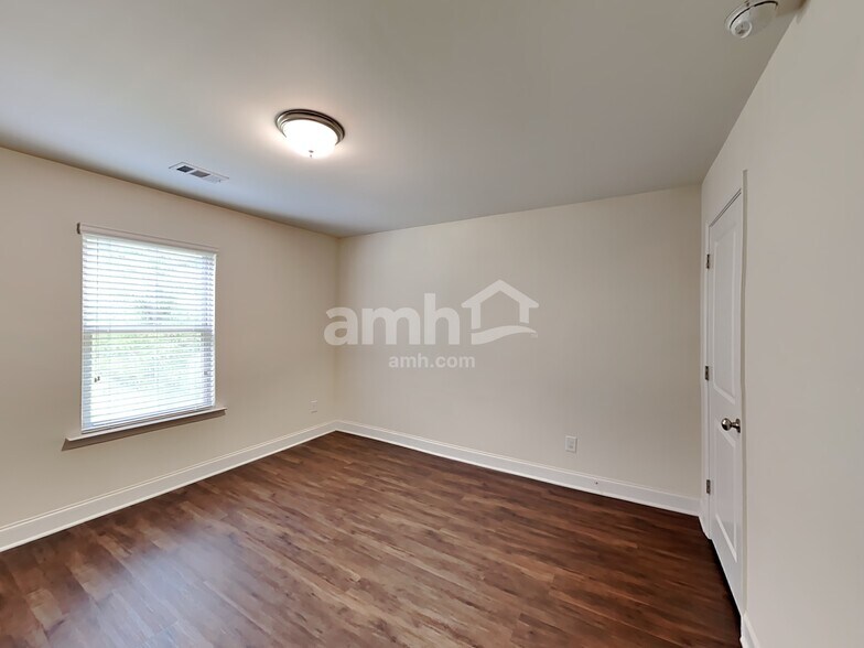 Building Photo - 2465 Beal St