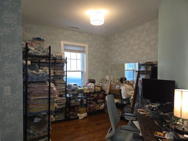 Building Photo - 306 Maverick St