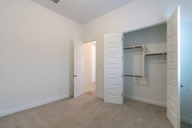 Building Photo - 124 Shagbark Trl