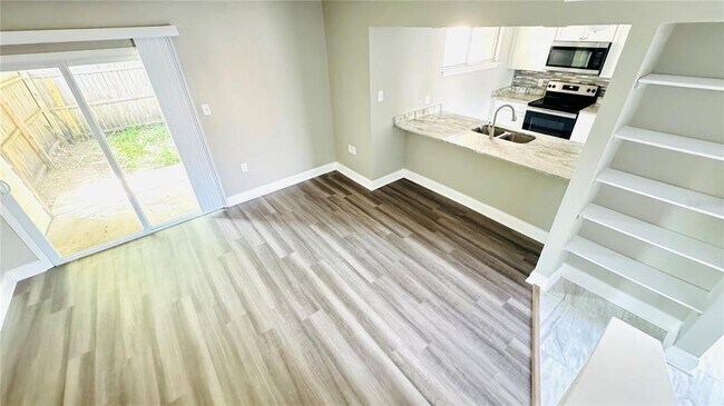 Building Photo - 4016 Woodfern Dr
