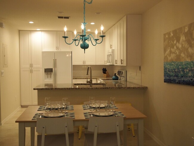 Building Photo - ** EMERALD WOODS ** 2-BED\2-BATH FIRST FLO...