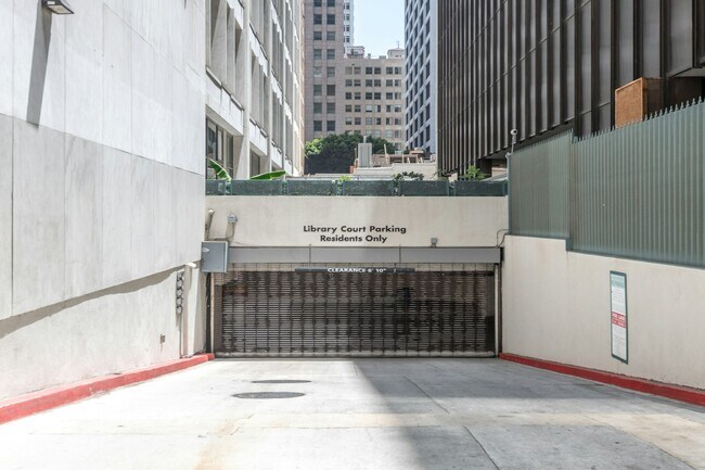 Building Photo - 630 W 6th St