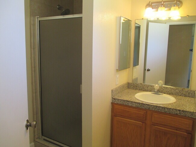 Building Photo - Tempe 4 Bed 2 Bath Includes Pool & Landscaping - Great Location