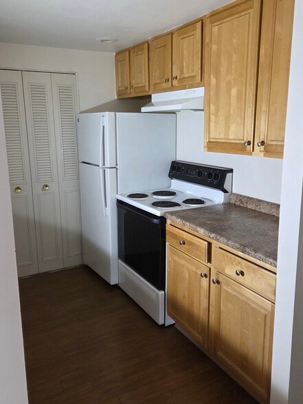 Building Photo - 26 Greentree Ln