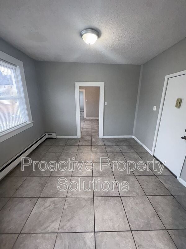 Building Photo - 534 Cherry St