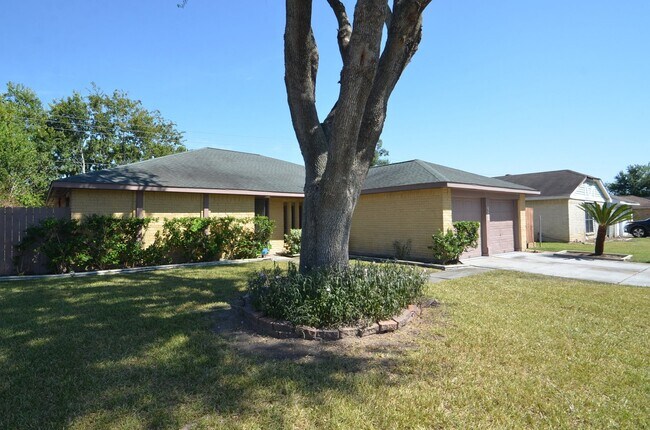 Building Photo - 522 Whippoorwill Dr