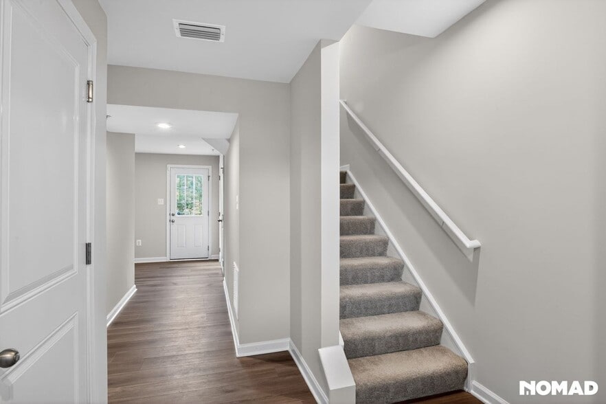 Building Photo - 611 Yellow Bill Ln