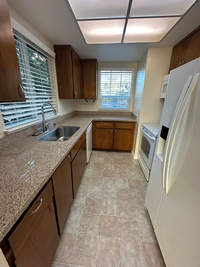 Building Photo - Second Story Lori Drive Condo