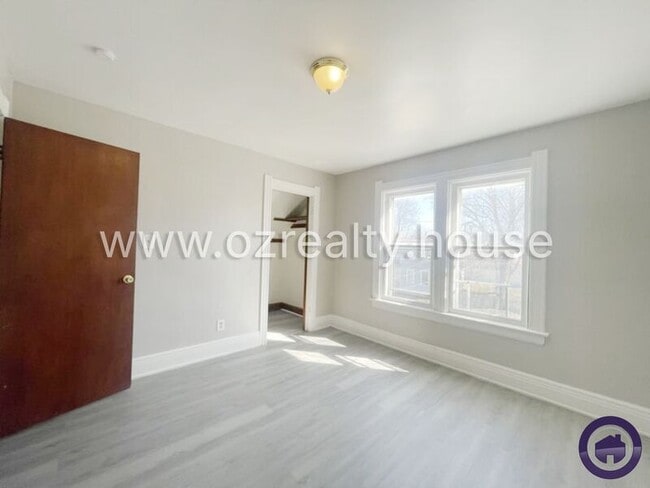 Building Photo - 1031 N Michigan St