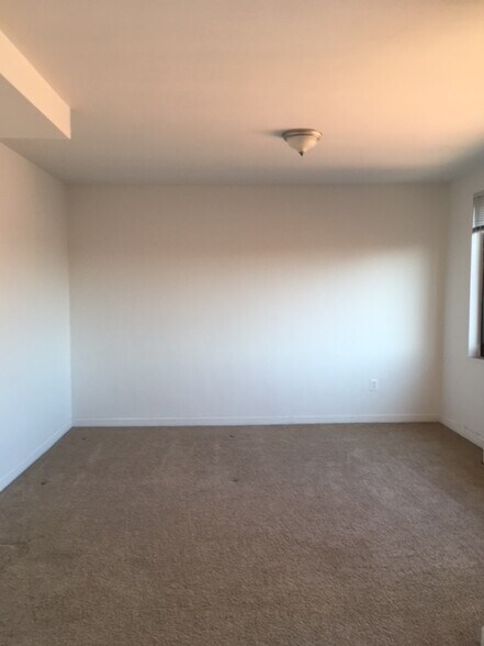 Building Photo - 1121 Arlington Blvd