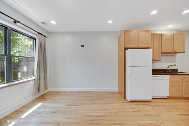 Building Photo - 5252 S Drexel Ave