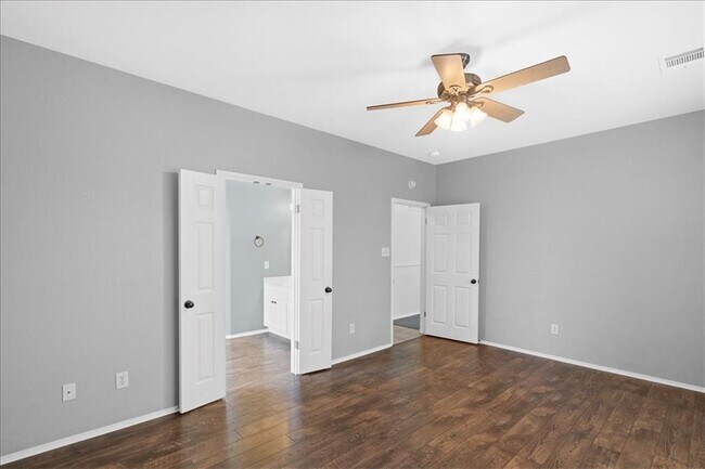 Building Photo - 2225 Speidel Dr