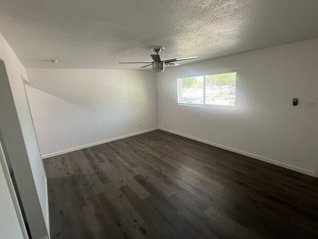 Building Photo - 1325 N 48th St