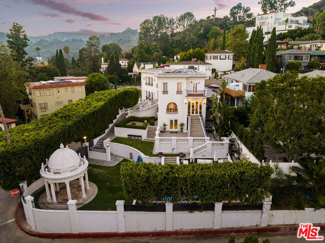 Building Photo - 6533 Cahuenga Terrace