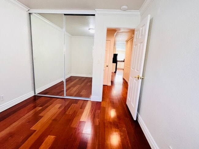 Building Photo - Gorgeous 3Bd/2BA + Den/Office or 4th Bedro...