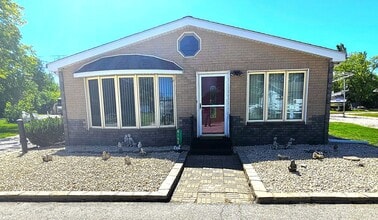 Building Photo - 8150 N Thorsen Ln