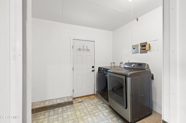 Building Photo - 5409 Edmonton Ave